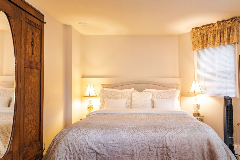Bedroom 3, Amethyst Inn at Regents Park, Capital