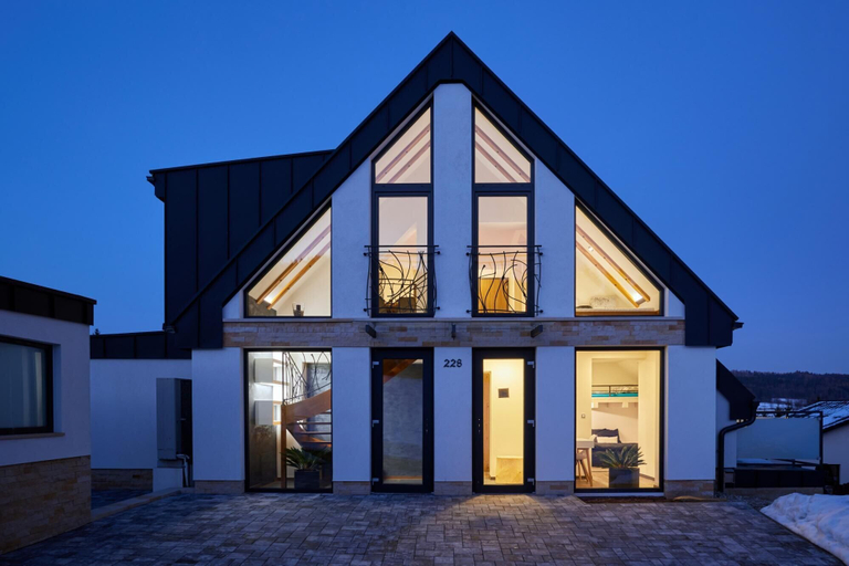 Exterior & Views