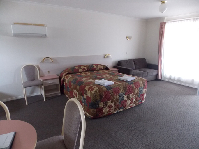 Bedroom 4, Yass Motel, Yass Valley