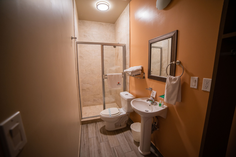 Bathroom 4, California Comfort and Suites, Mexicali