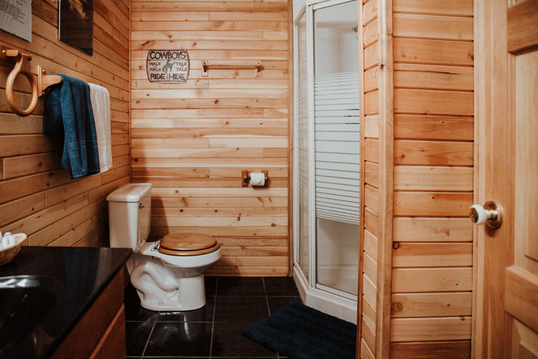 Bathroom 3, Big Creek Lodge - Working Guest Ranch, Cariboo