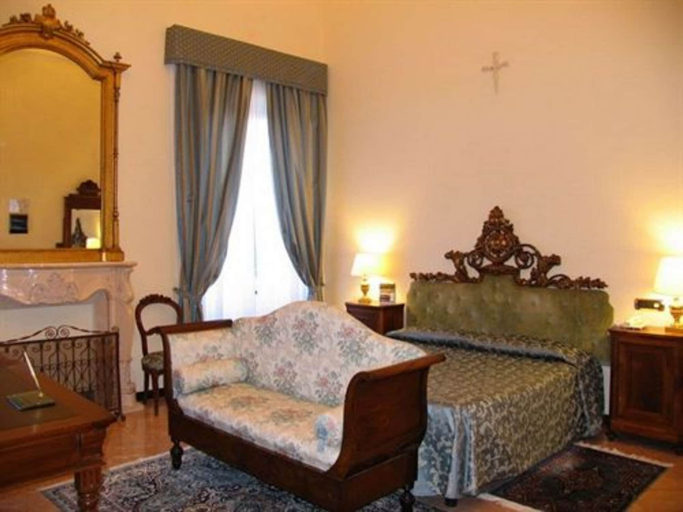 Bedroom 2, Hotel Due Mari, Genova