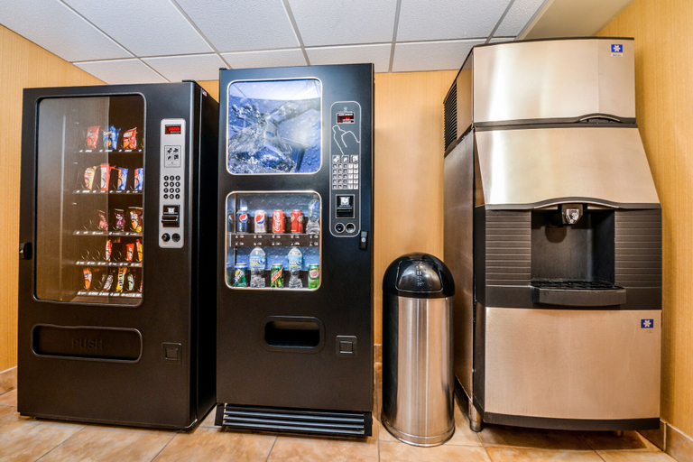 Food & Drinks 4, Hampton Inn Martinsburg, Berkeley