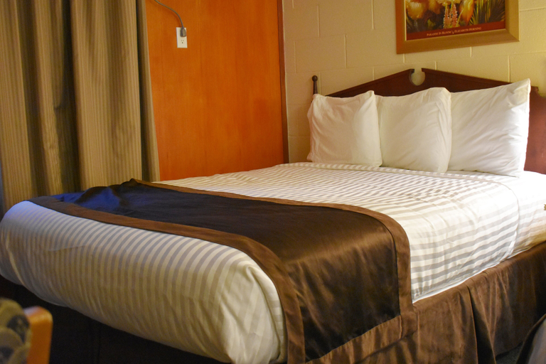 Bedroom 3, Hope Inn and Suites, Fraser Valley