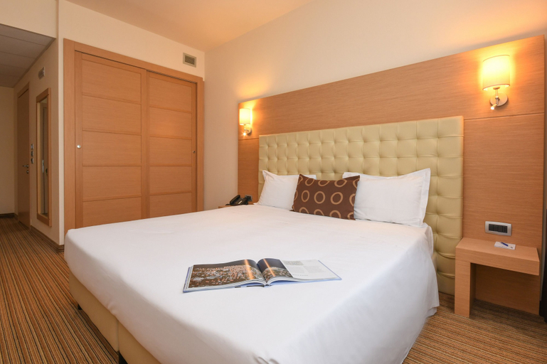Bedroom 4, TH Lazise - Hotel Parchi del Garda, Verona