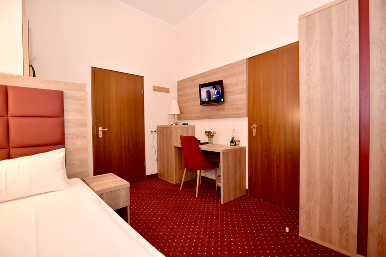 Bedroom 4, Hotel Römerhof, Baden-Baden