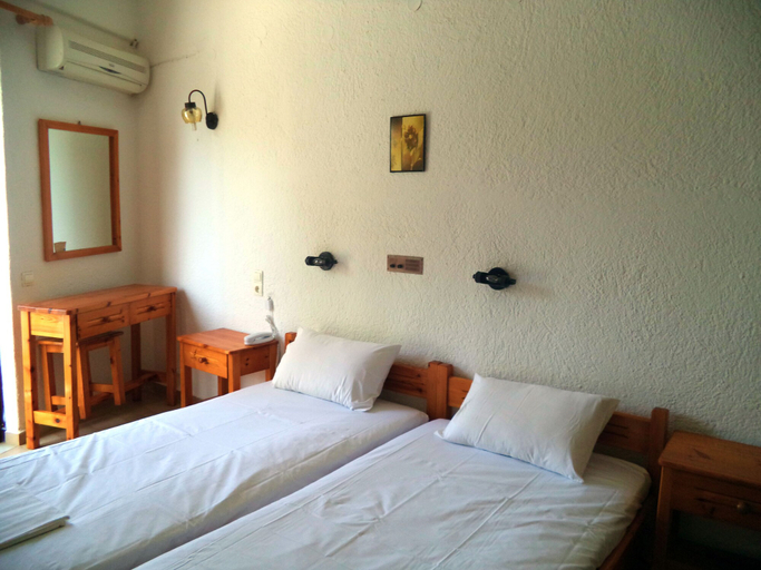 Bedroom 2, Hotel Gefyra, Crete