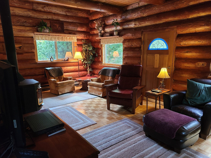 Others 4, 11SL - Wi-Fi - NO PETS Log Cabin - Sleeps 7, Whatcom
