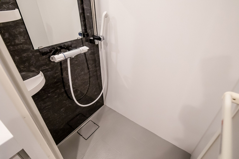Bathroom 5, AKARI Nijojo, Kyoto