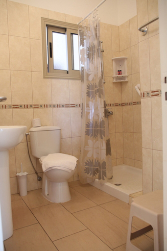 Bathroom 3, King's Holiday Apartments