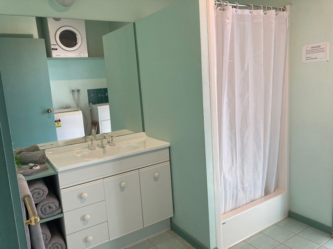 Bathroom 5, Burnt Creek Cottages Mansfield, Mansfield