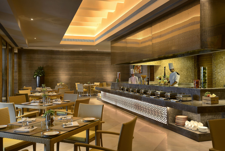 Food & Drinks 4, The Lalit Mangar, Faridabad