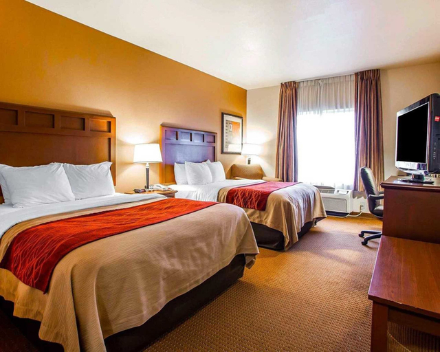 Bedroom 3, Comfort Inn & Suites Grinnell near I-80, Poweshiek