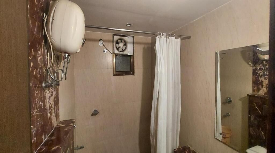 Bathroom 5, Rnb City Center, Jaipur