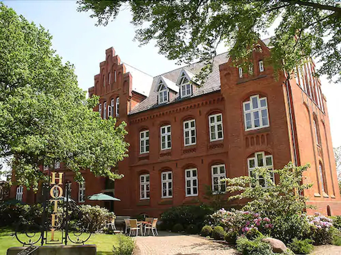 Exterior & Views 2, Genießer Hotel Altes Gymnasium, Nordfriesland