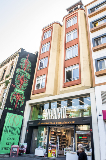 Others 3, Mephisto Apartment, Beşiktaş