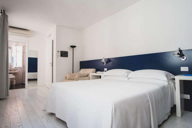 Bedroom 2, Casa Fola - City Centre Rooms, Verona