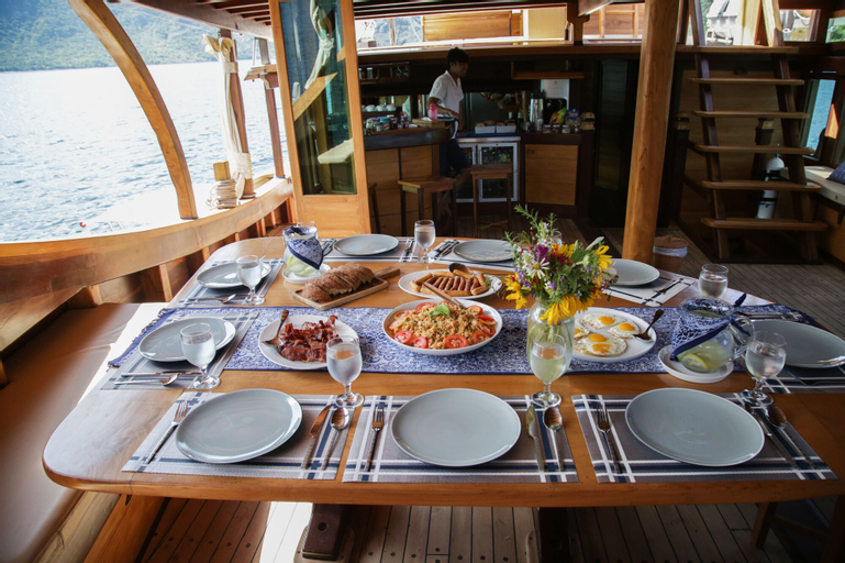 Food & Drinks 4, Tanaka Liveaboard Raja Ampat, West Manggarai