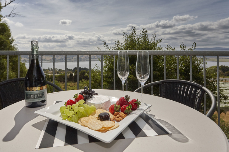 Food & Drinks 5, Tamar River Apartments, West Tamar - Pt A