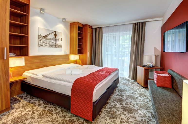 Bedroom 2, AlpenParks Hotel Maria Alm, Zell am See