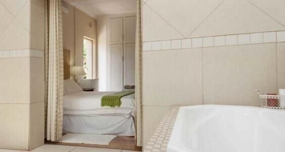 Bathroom, Tarragon Guest House, Dr Kenneth Kaunda