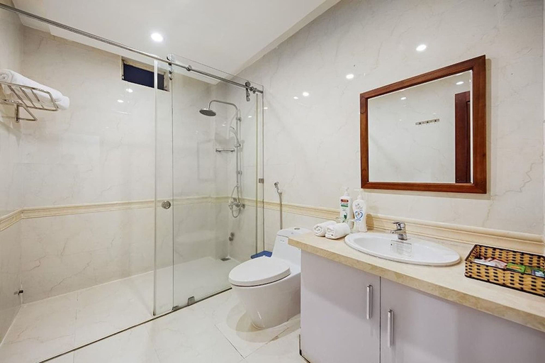 Bathroom 3, Catinal Hotel, Da Nang