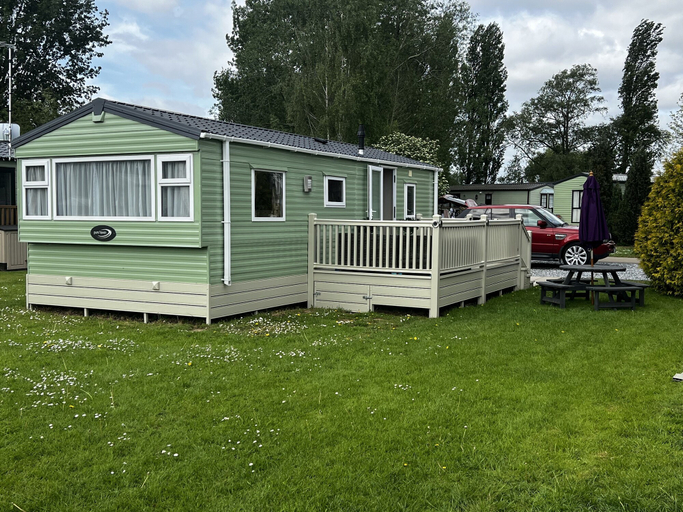 Exterior & Views 2, Relaxing and Quiet Holiday Cabin, Sleeps 4, Northamptonshire