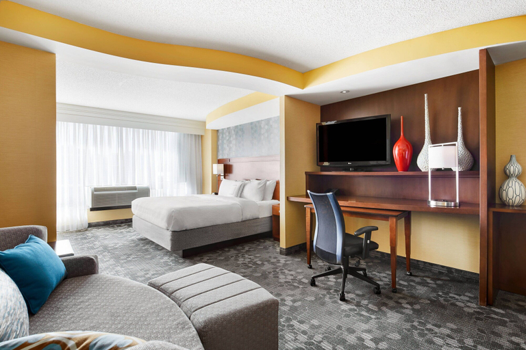 Bedroom 3, Courtyard by Marriott Newark Downtown, Newark