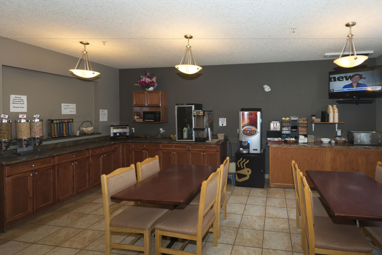Food & Drinks 4, Lakeview Inns & Suites - Fort Nelson, Northern Rockies