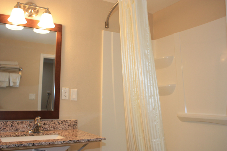 Bathroom 5, A-1 Budget Motel, Klamath