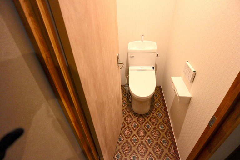 Bathroom 5, SHARIN Kanazawa Traveler's Inn - Hostel, Kanazawa