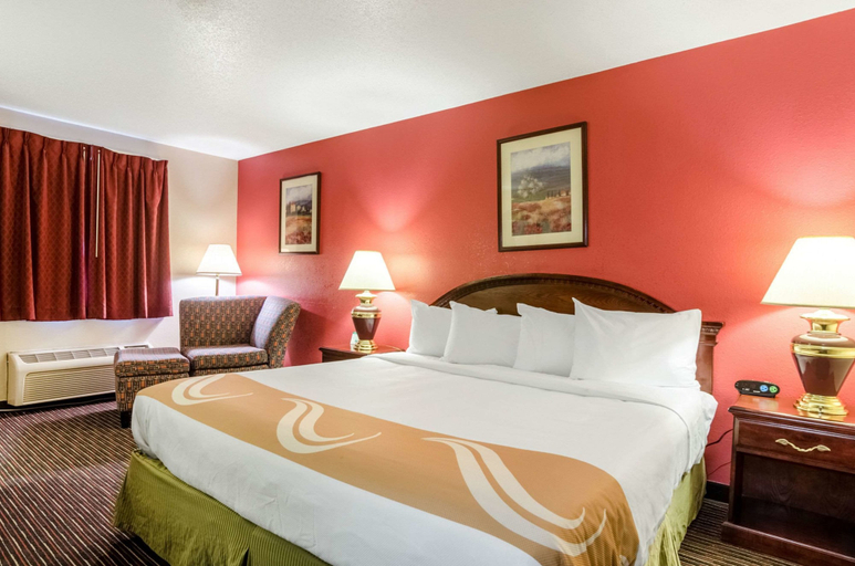 Bedroom 3, Quality Inn South, Sedgwick