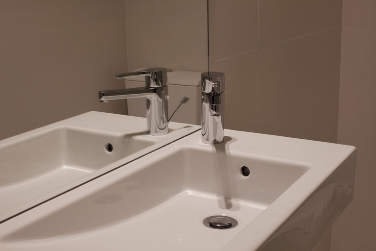 Bathroom 4, Cale Guest House, Porto