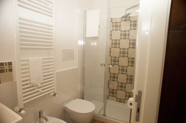 Bathroom 5, B&B Nencioli, Trapani
