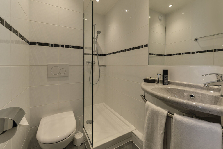 Bathroom 4, Relais du Pré, Paris