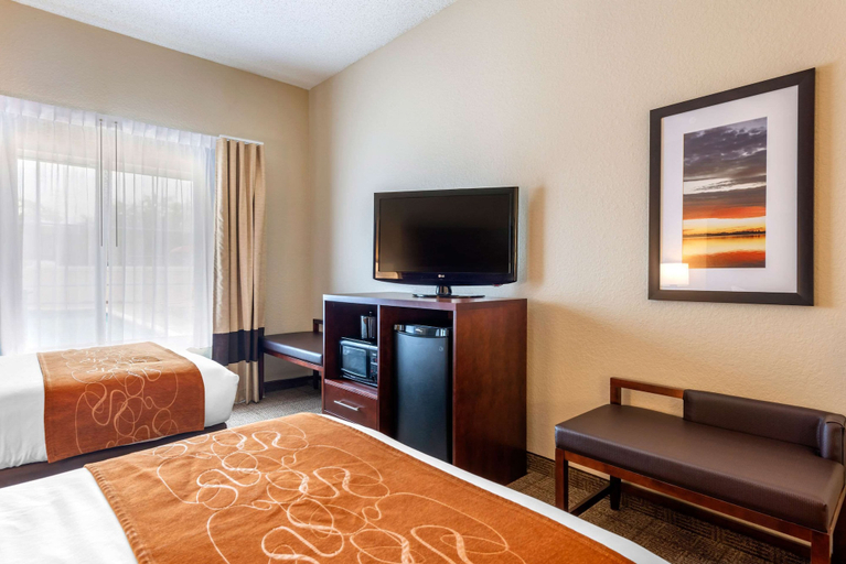 Bedroom 3, Comfort Suites Downtown, Orange