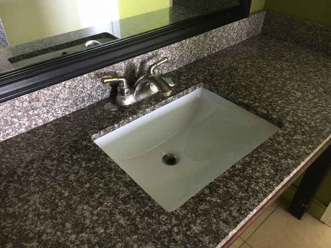 Bathroom 3, Del Amo Inn, Los Angeles