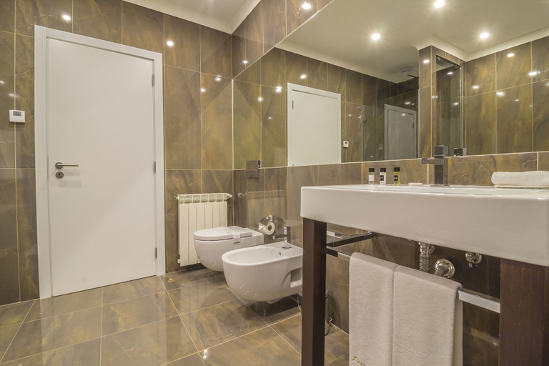 Bathroom 5, Paço do Bispo Boutique House, Cascais