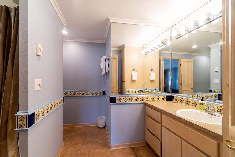 Bathroom 4, Agate Beach Oceanfront Lodge, Lincoln