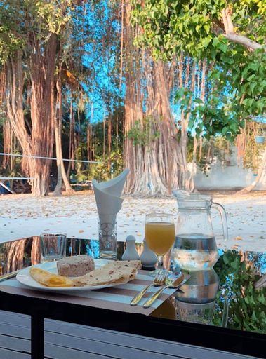 Food & Drinks 5, Huvan Inn, Vaavu Atoll