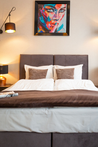 Bedroom 3, Aparthotel New Lux, Środa Śląska