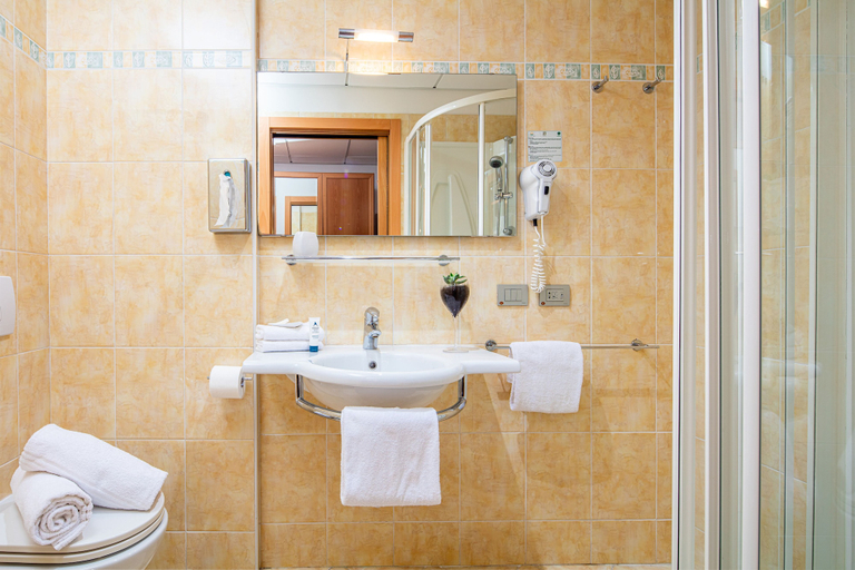 Bathroom 5, Hotel Rex, Udine