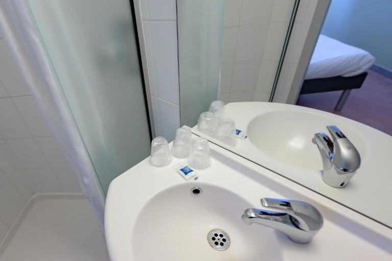 Bathroom 4, ibis budget Bollène, Vaucluse
