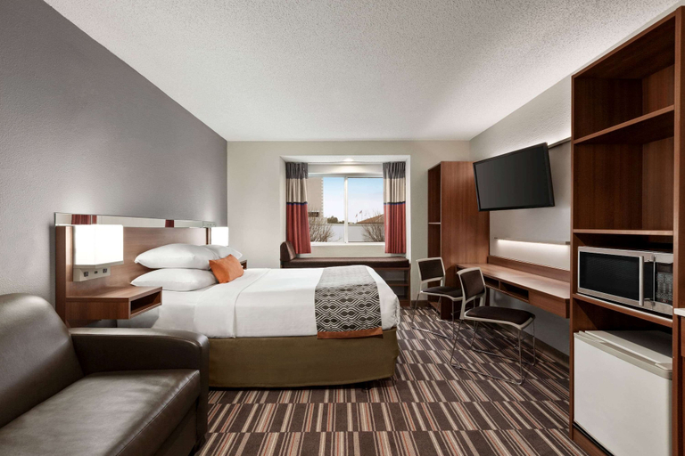 Bedroom 3, Microtel Inn & Suites by Wyndham Tifton, Tift