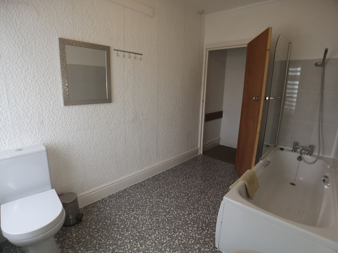 Bathroom 4, The Hopton Hotel, Blackpool