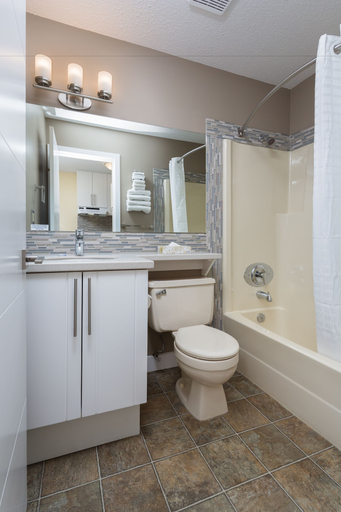 Bathroom 5, Siesta Suites, Central Okanagan