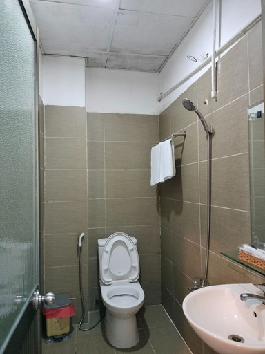 Bathroom, Hai Quynh Hotel, Bình Chánh
