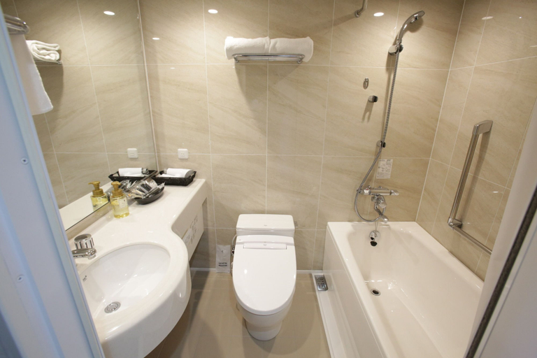 Bathroom 5, Okayama International Hotel, Okayama