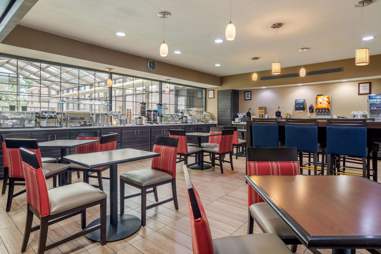 Food & Drinks 5, Comfort Inn & Suites Perry National Fairgrounds Area, Houston
