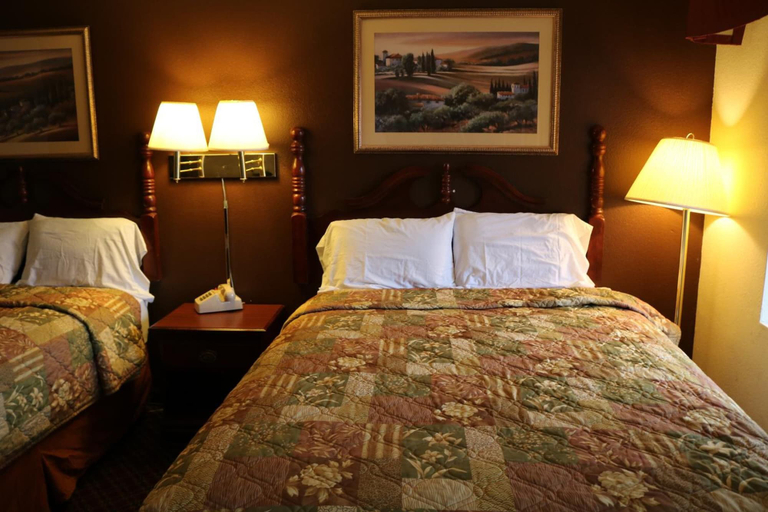 Bedroom 2, Battlefield Inn Springfield, Greene